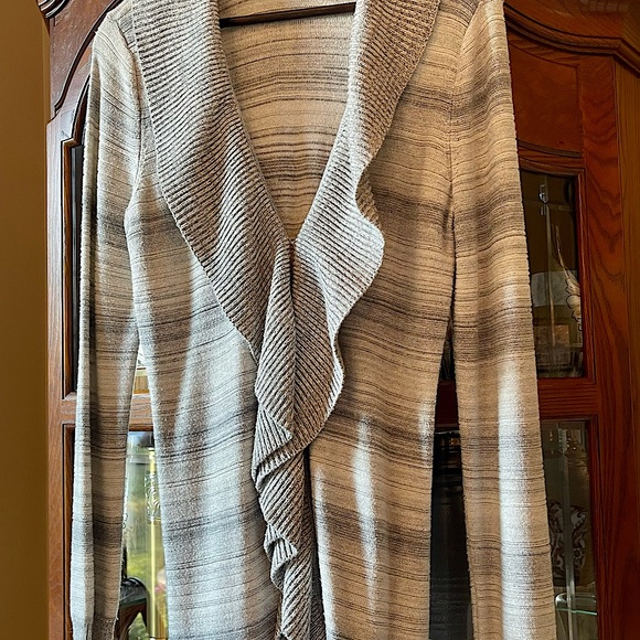 GUC WHBM SM GRAY STRIPED SILVER METALLIC V-NECK RUFFLED FRONT LONG SLEEVE CARDI - Picture 2 of 11